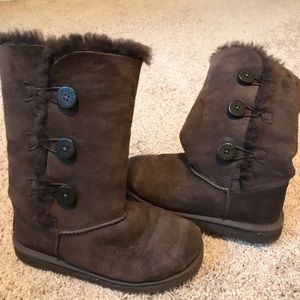 Uggs Big kid size. (I wear a  6.5/7 and these fit